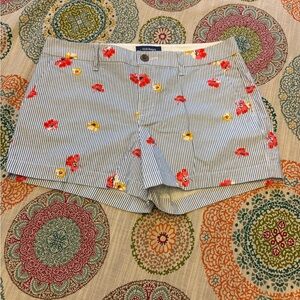 GORGEOUS Old Navy Blue/White Striped floral shorts